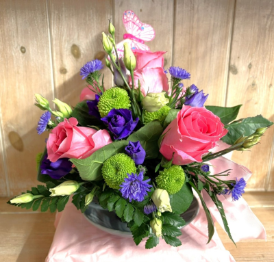 Pretty Teacup - Fancy a cup of tea??

This stunning arrangement is designed in a ceramic cup and saucer. The flowers have been carefully chosen to complement each other and to create this beautiful floral display. The pinks and purple are a vibrant colour combination designed to look great in any room of the home.

The fresh cut flowers are arranged in a water retaining foam (oasis) which holds the flowers firmly whilst providing a vital water supply to keep the flowers fresh.

Arrangements are a very popular choice due to their ease of care, they are ideal for someone who appreciates nicely arranged flowers but who may be too busy to arrange the flowers themselves.

These beautiful blooms are delivered daily fresh from the Dutch auctions, so you can be rest assured you will be sending the best quality of flowers there is.

Please note it may be necessary to substitute some varieties of the flowers due to seasonal availability. If we do this the overall design will still be as stunning as the picture.

 The product shown in the picture is the deluxe size