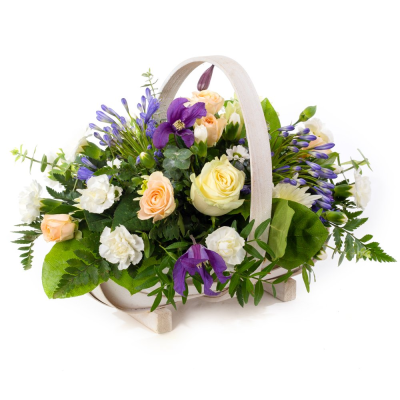 English Garden - Timeless and full of charm, English Garden captures the gentle beauty of the countryside in bloom. Soft pastel tones and fresh greenery come together in a beautifully arranged basket, bringing a touch of natural elegance and serenity to any space.