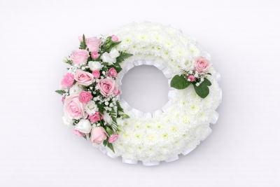 Based wreath - A traditional based wreath is a popular choice.

The wreath is based in perfect white chrysanthemeums and is edged in a coloured ribbon. The spray on top of the wreath completes the design. 

This beautiful wreath has been arranged in water retaining foam (oasis) to ensure maximum freshness. 

Standard - approx size 14"

Classic - approx size 16"

Grande - approx size 18"

We deliver directly to all of the local funeral directors and will contact them to confirm a delivery time.