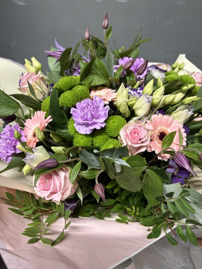 Summer Days - A stunning hand tied in pink and lilac shades with a splash of lime green.

This is gift wrapped and arrives in a water bubble concealed in a box.